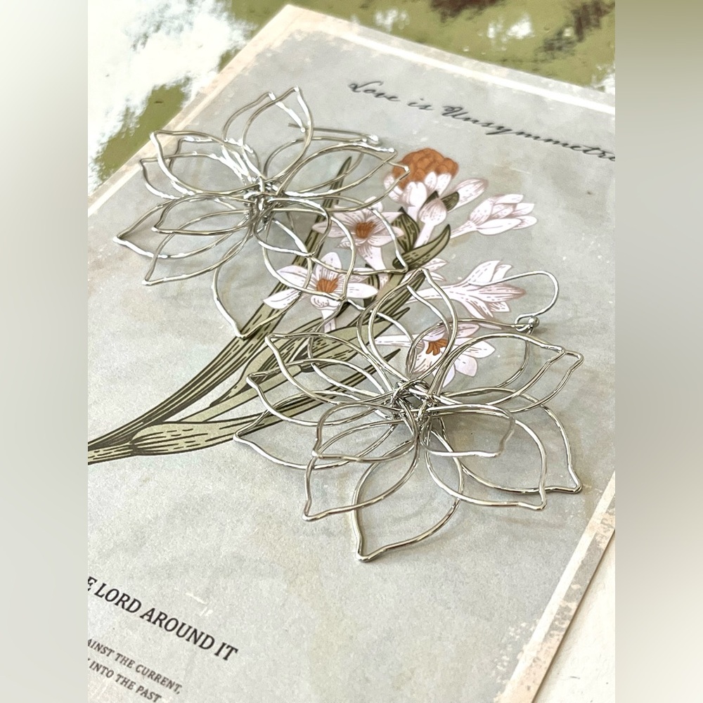 NEW Wire Flower Silver Earrings - Picture 4 of 5
